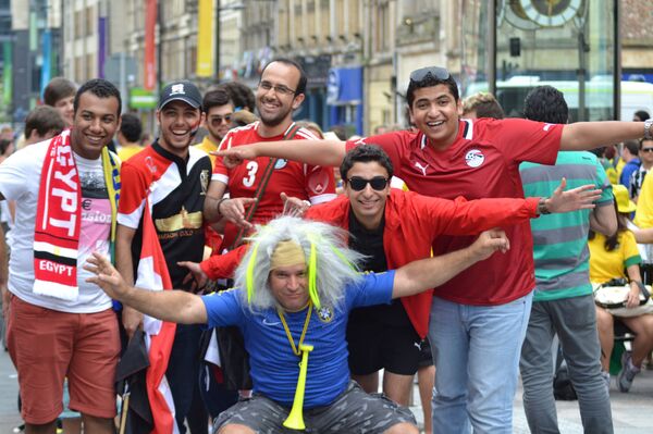 Ahmed and his friends at a football game - Sputnik International