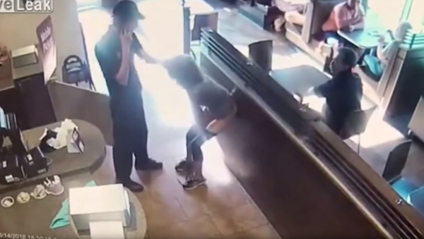 Woman Refused Toilet Uses Restaurant Floor Instead, Hurls Poop at Staff - Sputnik International