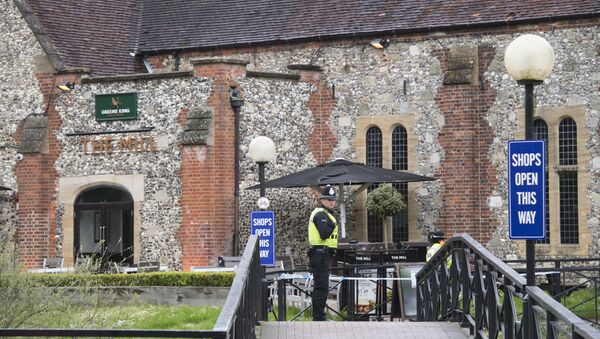 A police officer near the Mill pub in Salisbury, where the traces of the nerve agent used to poison former Main Intelligence Directorate colonel Sergei Skripal and his daughter Yulia were found - Sputnik International