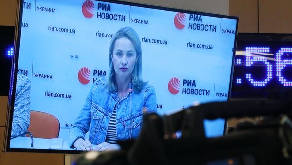 Irina Vyshinskaya, the wife of journalist Kirill Vyshinsky, during a press videoconference in Moscow and Kiev - Sputnik International