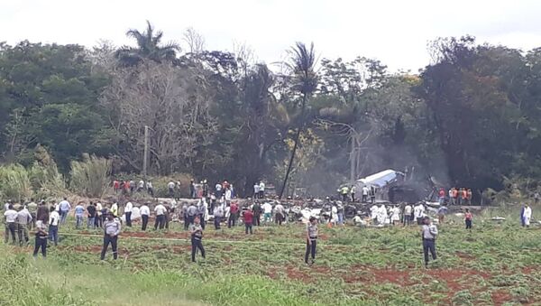 Rescue and search workers on the site where a Cuban airliner with 104 passengers on board plummeted into a yuca field just after takeoff from the international airport in Havana, Cuba, Friday, May 18, 2018. - Sputnik International