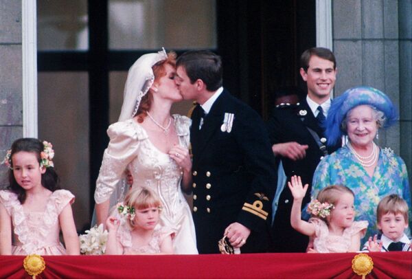 Bright Simplicity: Wedding Dresses of the British Royal Family - Sputnik International