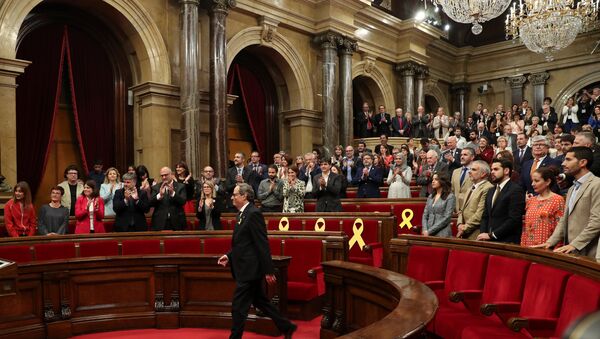 Newly elected Catalonia regional president, Quim Torra, is applauded by pro-indpendence parties following an investiture debate at the regional parliament in Barcelona, Spain, May 14, 2018 - Sputnik International