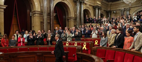 Newly elected Catalonia regional president, Quim Torra, is applauded by pro-indpendence parties following an investiture debate at the regional parliament in Barcelona, Spain, May 14, 2018 - Sputnik International