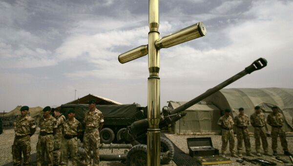 British army soldiers backdrop a cross, part of a monument in the memory of fallen comrades in Helmand province (File) - Sputnik International
