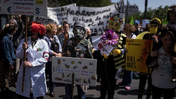 People take part in a demonstration to protest against industrial giants Monsanto, Bayer and Syngenta at the Place de la Republique in Paris on May 19, 2018 - Sputnik International