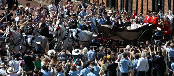 Prince Harry and Meghan Markle ride in an open-topped carriage through Windsor Castle after their wedding in St George's Chapel in Windsor, Britain, May 19, 2018 - Sputnik International