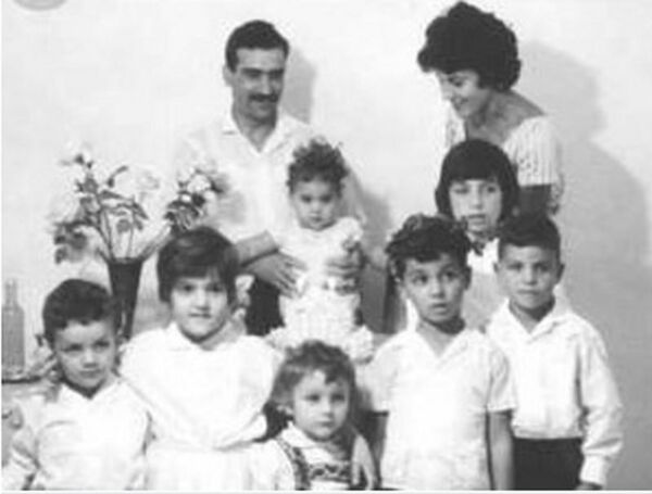 Eli Cohen with his family Eli Cohen with his family - Sputnik International