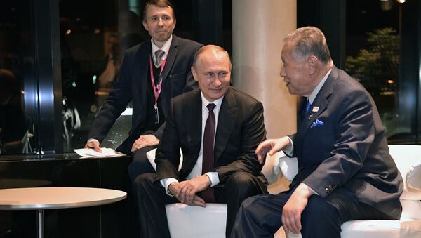 Russian President Vladimir Putin and former Japanese Prime Minister Yoshiro Mori, right, during their meeting. File photo - Sputnik International