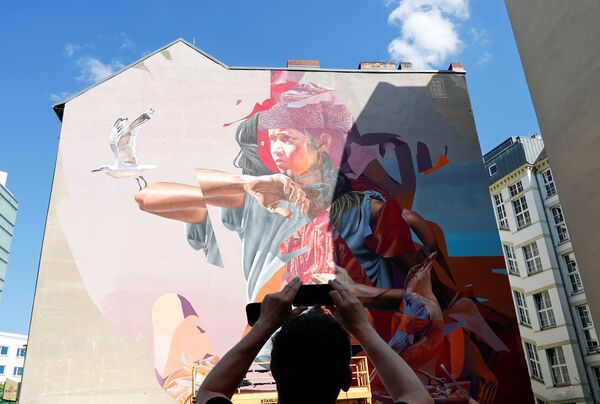 Artwork of urban artists TelmoMiel and James Bullough is pictured as part of the first Berlin Mural Fest 2018 - Sputnik International