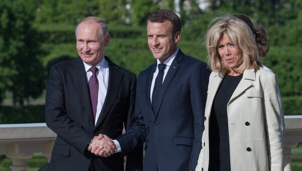 Russian President Vladimir Putin with French President Emmanuel Macron and his wife Brigitte Macron during a meeting in St. Petersburg, Russia May 24, 2018 - Sputnik International