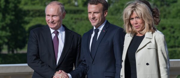 Russian President Vladimir Putin with French President Emmanuel Macron and his wife Brigitte Macron during a meeting in St. Petersburg, Russia May 24, 2018 - Sputnik International