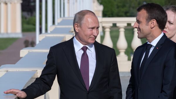 Vladimir Putin and Emmanuel Macron - Sputnik International