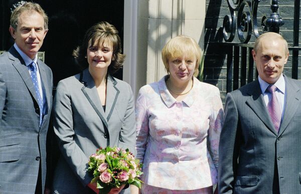 Vladimir Putin and his former wife Lyudmila with Tony Blair and his wife Cherie. - Sputnik International