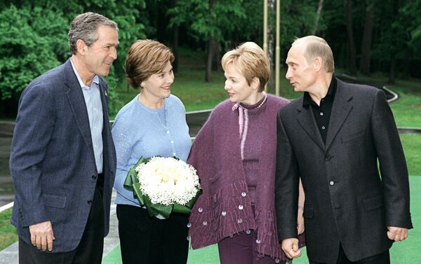 Vladimir Putin, Lyudmila Putin, George W. Bush and Laura Bush - Sputnik International
