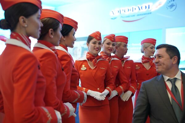 Aeroflot flight attendants at SPIEF 2018 - Sputnik International