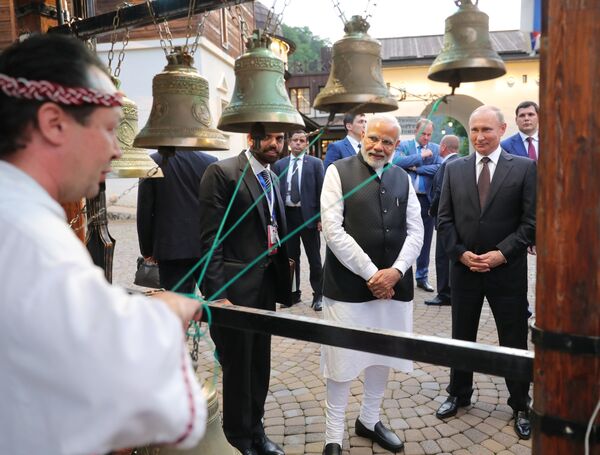 Indian Prime Minister Narendra Modi and Russian President Vladimir Putin meet in Sochi, Russia - Sputnik International