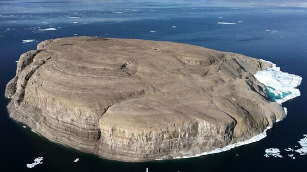Hans Island as seen from the air, with Ellesmere Island in the background - Sputnik International