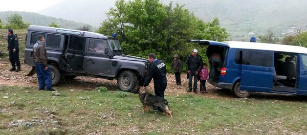 Albanian police officers detain Syrian migrants near the Albanian-Greek border near the city of Korca (File) - Sputnik International