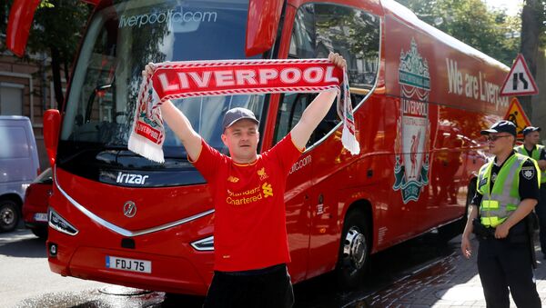 Soccer Football - Champions League - Fans In Kiev Ahead Of The Champions League Final - Kiev, Ukraine - May 25, 2018 Liverpool fan poses with a scarf in front of the team bus - Sputnik International