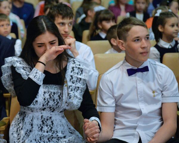 School’s Out for Summer: Russian Schoolers Celebrate Last Bell - Sputnik International