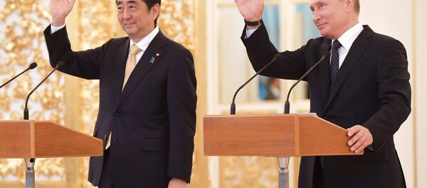 Russian President Vladimir Putin with Japanese Prime Minister Shinzo Abe Russian President Vladimir Putin with Japanese Prime Minister Shinzo Abe - Sputnik International