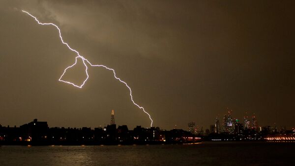 General view as lightning strikes over the city of London, Britain May 26, 2018 - Sputnik International