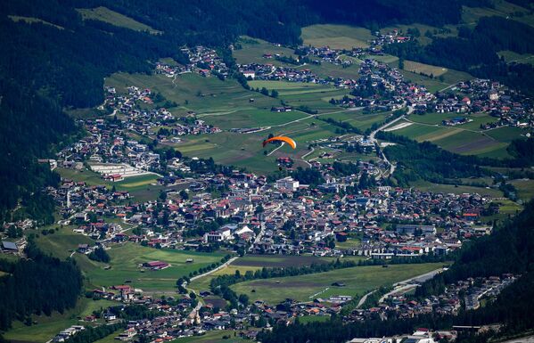 Touch the Sky: Paragliders Practice in Stubaital, Austria - Sputnik International