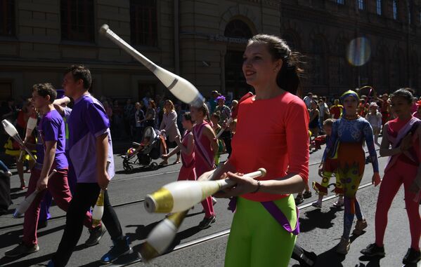 St. Petersburg Celebrates City Day: Drummers, Bicycles and an Elephant Parade - Sputnik International