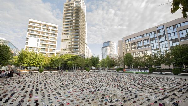 4,500 pairs of shoes are laid out in front of the European Parliament in Brussels ahead of the EU Foreign Affairs Council meeting by AVAAZ members on Monday, May 28, 2018. The AVAAZ campaign, Palestinian Lives Matter, are highlighting the Gaza tragedy with 4,500 pairs of shoes representing one pair for every life lost in this conflict in the last decade, in front of where ministers enter the Parliament building - Sputnik International