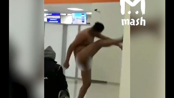 Nude Mexican dances cancan in Sheremetyevo international airport - Sputnik International