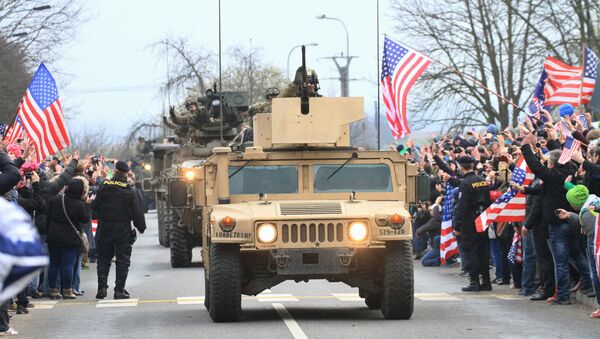 People greet a US military convoy, including Humvees, arriving at the Military School in Vyskov, South Moravia after entering the Czech Republic on March 29, 2015 - Sputnik International