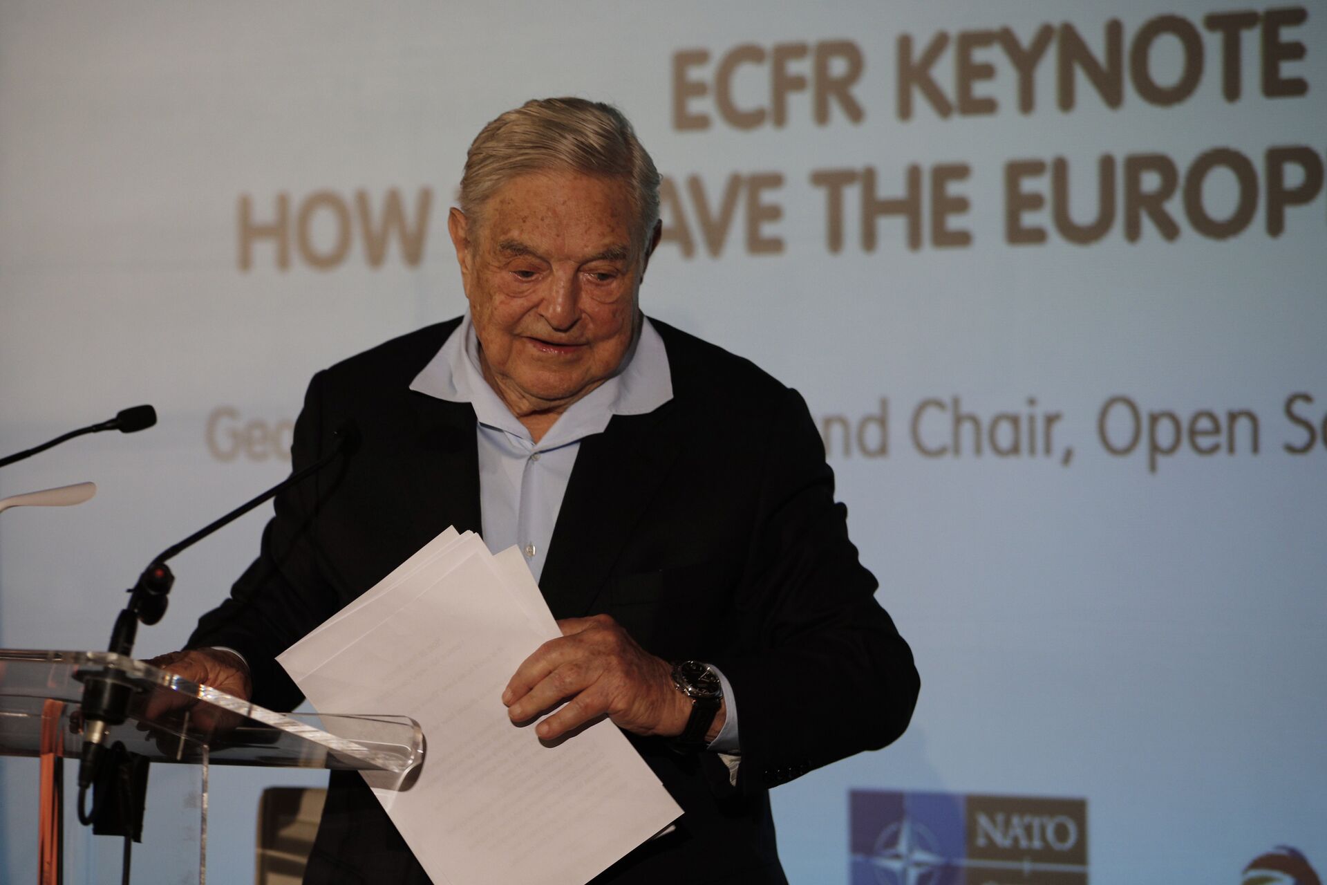 George Soros, Founder and Chairman of the Open Society Foundations leaves after his speech entitled How to save the European Union as he attends the European Council On Foreign Relations Annual Council Meeting in Paris, Tuesday, May 29, 2018 - Sputnik International, 1920, 09.12.2021