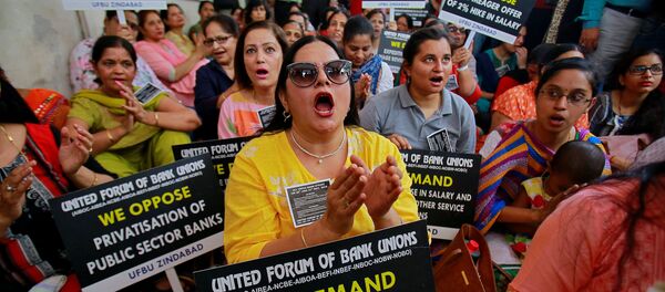 Bank employees shout slogans and carry placards during a protest, as part of a 48-hour long strike, in Chandigarh, India, May 30, 2018 Bank employees shout slogans and carry placards during a protest, as part of a 48-hour long strike, in Chandigarh, India, May 30, 2018 - Sputnik International