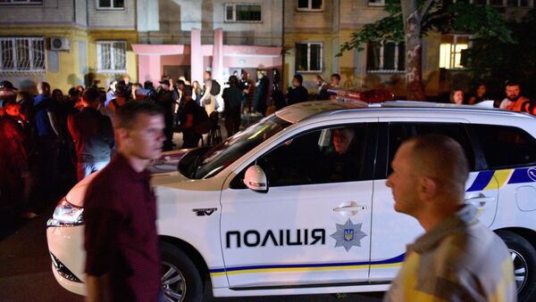 Police and journalists outside a building in Kiev where Russian journalist Arkady Babchenko was shot dead - Sputnik International