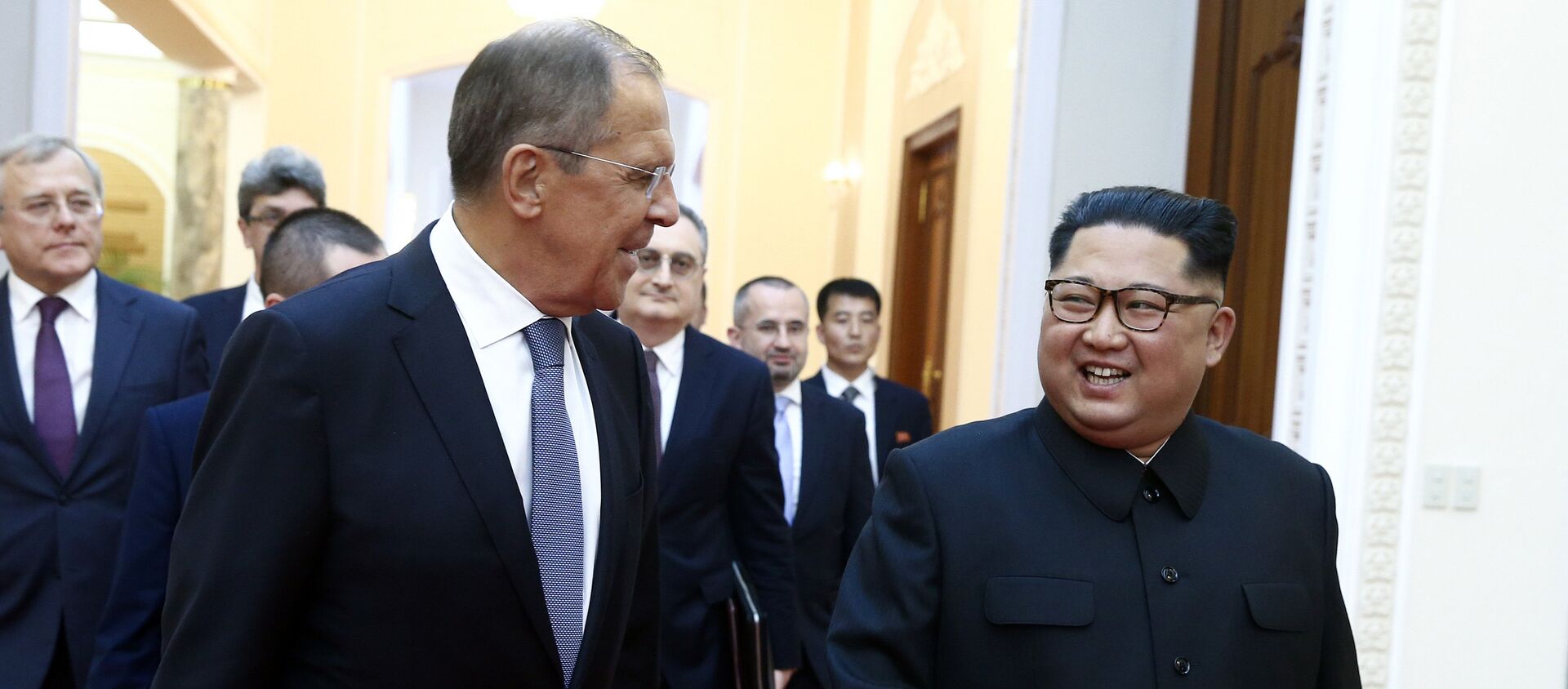 Russian Foreign Minister Sergei Lavrov, left, and North Korean leader Kim Jong Un meet in Pyongyang - Sputnik International, 1920, 01.06.2018