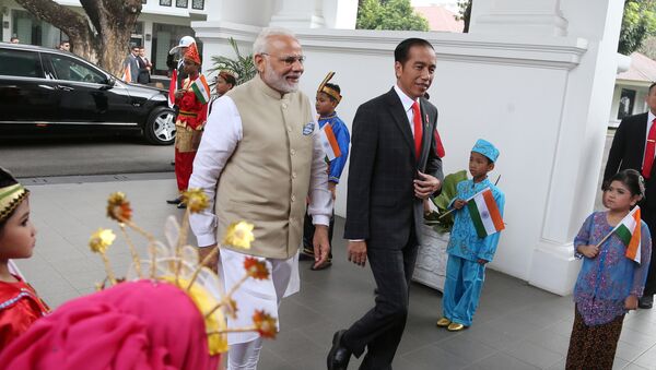 Indian Prime Minister Narendra Modi is greeted by Indonesian President Joko Widodo upon arrival at Merdeka Palace for their meeting in Jakarta, Indonesia May 30, 2018 - Sputnik International