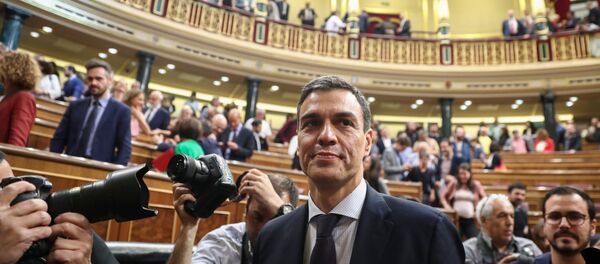 Spain's new Prime Minister and Socialist party (PSOE) leader Pedro Sanchez stands in the chamber after a motion of no confidence vote at parliament in Madrid, Spain, June 1, 2018 - Sputnik International