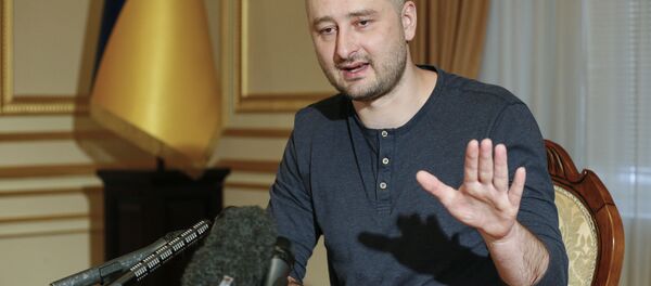 Russian journalist Arkady Babchenko speaks during an interview with foreign media in Kiev, Ukraine, Thursday, May 31, 2018 - Sputnik International