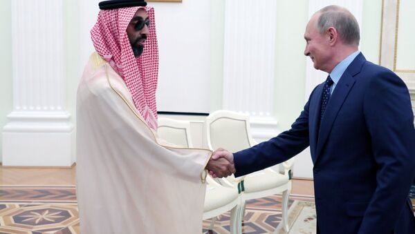 June 1, 2018. President Vladimir Putin and Crown Prince of Abu Dhabi and deputy supreme commander of the UAE Armed Forces Mohammed Al Nahyan, center, left, at a meeting - Sputnik International