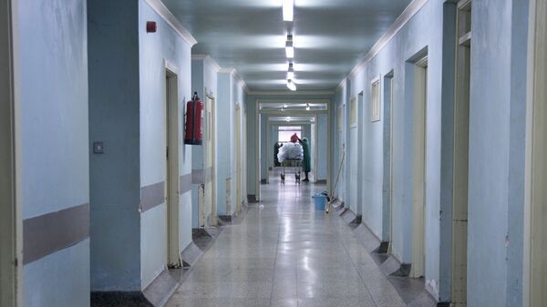 This photo taken Wednesday, Aug. 20, 2014 shows the rundown corridors of the general operating wing at the Mulago National Referral Hospital in Kampala, Uganda. - Sputnik International