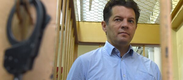 Ukrainian journalist Roman Sushchenko, accused by Russia's FSB security service of being a spy, stands inside a defendants' cage during a hearing at a court in Moscow on November 28, 2016 Ukrainian journalist Roman Sushchenko, accused by Russia's FSB security service of being a spy, stands inside a defendants' cage during a hearing at a court in Moscow on November 28, 2016 - Sputnik International