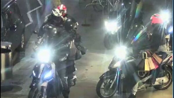 CCTV footage of a scooter gang stealing handbags from a designer shop in west London - Sputnik International