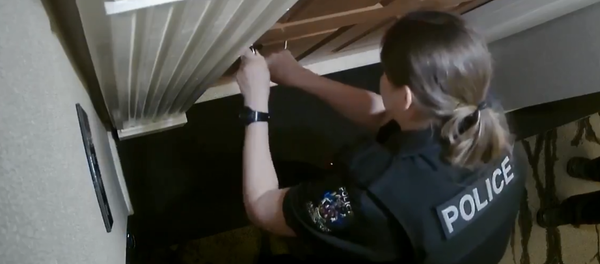 Surveillance footage shows officers from Maryland's Montgomery County Police Department break into the home of Chelsea Manning to conduct a wellness check. - Sputnik International