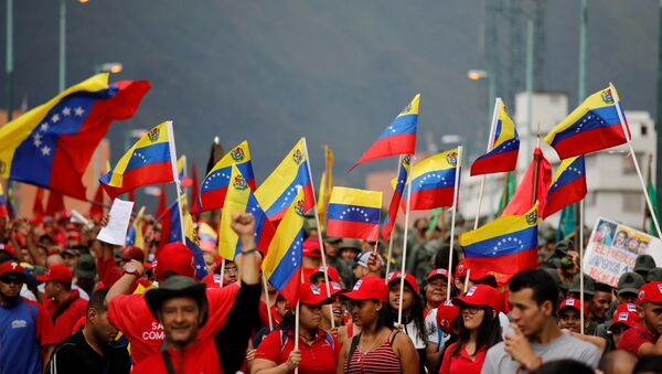 Civilians hold Venezuelan flags as they walk in a parade during a military exercise in Caracas, Venezuela, August 26, 2017 - Sputnik International