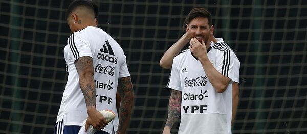 Argentina's Lionel Messi, right, attends a team training session at the Sports Center FC Barcelona Joan Gamper, in Sant Joan Despi, Spain, Wednesday, June 6, 2018 Argentina's Lionel Messi, right, attends a team training session at the Sports Center FC Barcelona Joan Gamper, in Sant Joan Despi, Spain, Wednesday, June 6, 2018 - Sputnik International