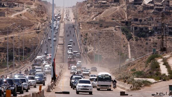 Vehicles travel on the road between Homs and Hama during its re-opening in Rastan, Syria June 6, 2018 - Sputnik International