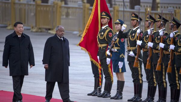 Djibouti's President Ismail Omar Guelleh, second from left walks with Chinese President Xi Jinping during a welcome ceremony held outside the Great Hall of the People in Beijing. - Sputnik International