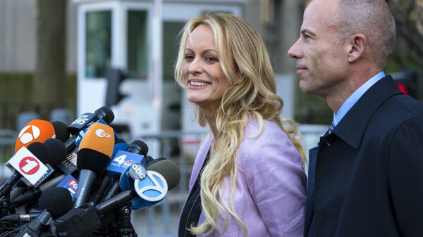 Adult film actress Stormy Daniels speaks to members of the media after a hearing at federal court, Monday, April 16, 2018, in New York, as she is accompanied by her attorney Michael Avenatti. - Sputnik International