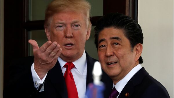 U.S. President Donald Trump welcomes Japanese Prime Minister Shinzo Abe at the White House in Washington, U.S., June 7, 2018 - Sputnik International